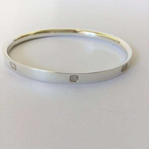 HANDMADE Beautiful Heavy Weight 6mm Oval Solid Flat-top SILVER BANGLE with Feature Hallmark - Image 2