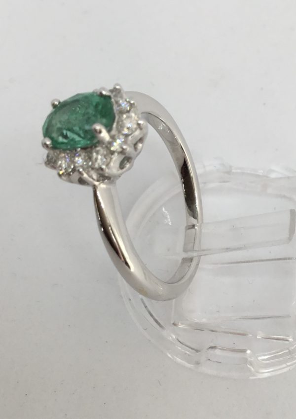 18ct Emerald & Diamond Cluster Ring - Image 3