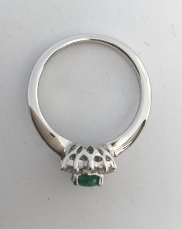 18ct Emerald & Diamond Cluster Ring - Image 2