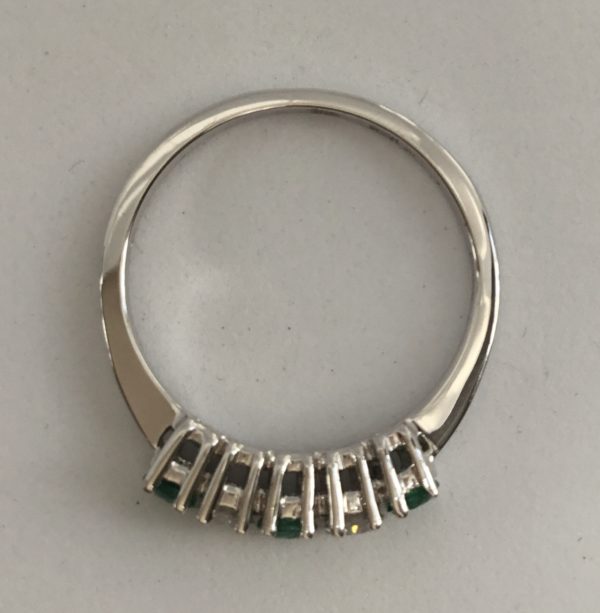 9ct Emerald & Diamond 5 Stone Ring - Image 3