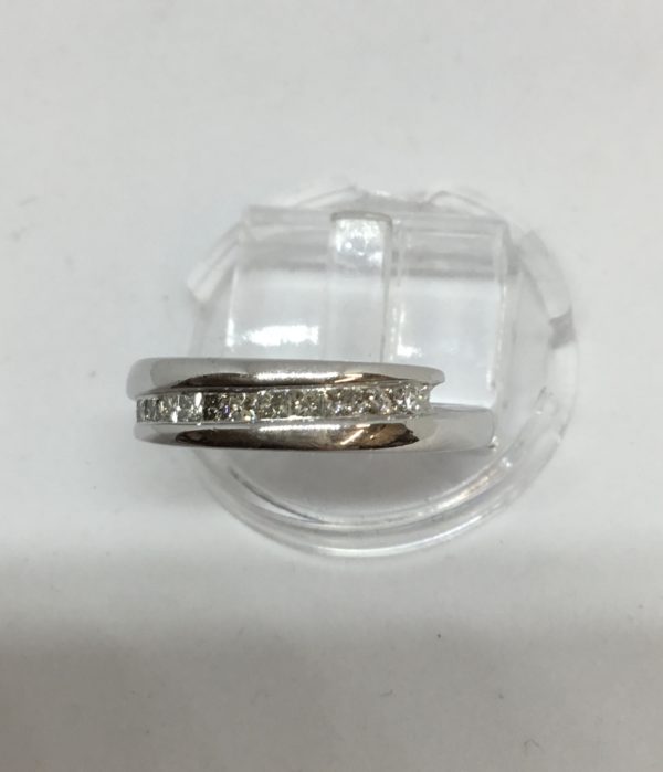 18ct Diamond 12 Stone Crossover Eternity Style Ring