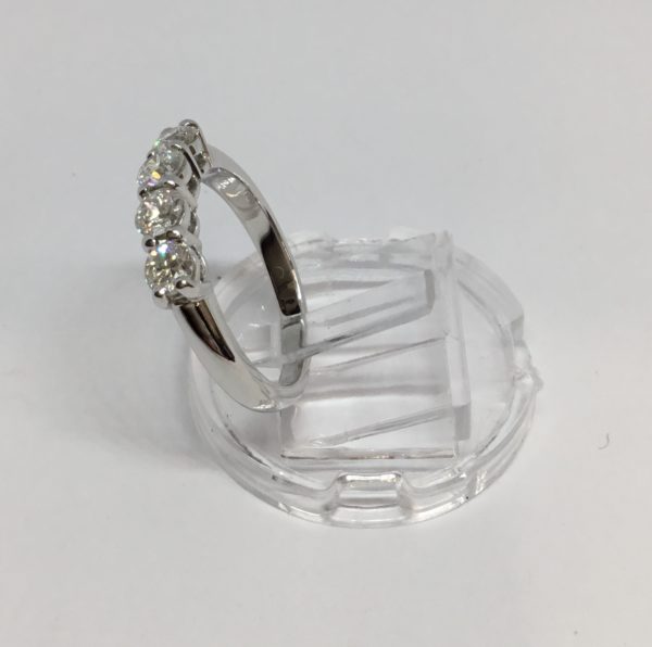 18ct Diamond 4 Stone Ring - Image 2