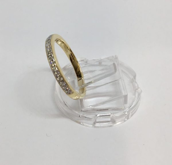 18ct Gold Diamond 18 Stone Eternity Style Ring - Image 2