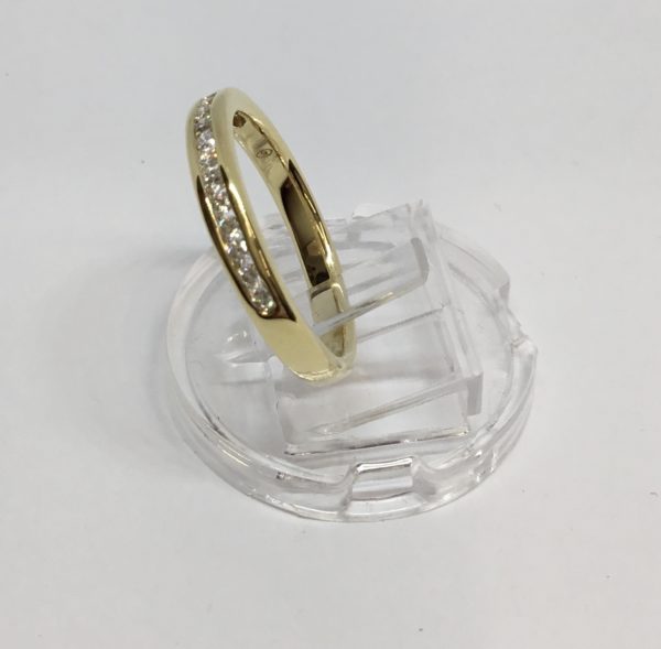18ct Gold Diamond 15 Stone Eternity Style Ring