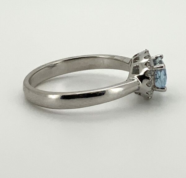 18ct Aquamarine & Diamond Cluster Ring - Image 4