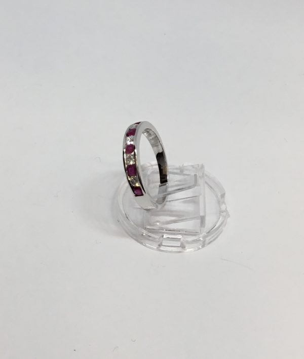 18ct Ruby & Diamond 9 Stone Eternity Style Ring - Image 2
