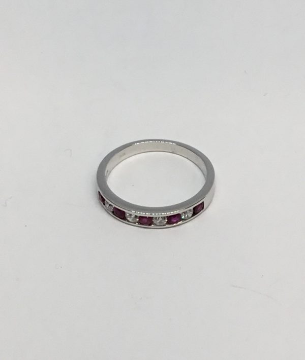 18ct Ruby & Diamond 9 Stone Eternity Style Ring - Image 3