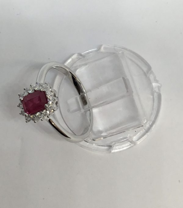18ct Ruby & Diamond Cluster Ring - Image 2