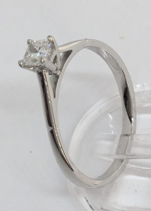 18ct Gold Princess Cut Diamond Solitaire Ring 0.25ct - Image 2