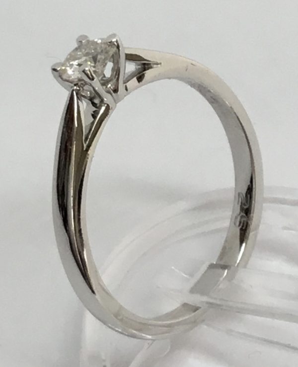 18ct Gold Diamond Solitaire Ring 0.26ct - Image 3