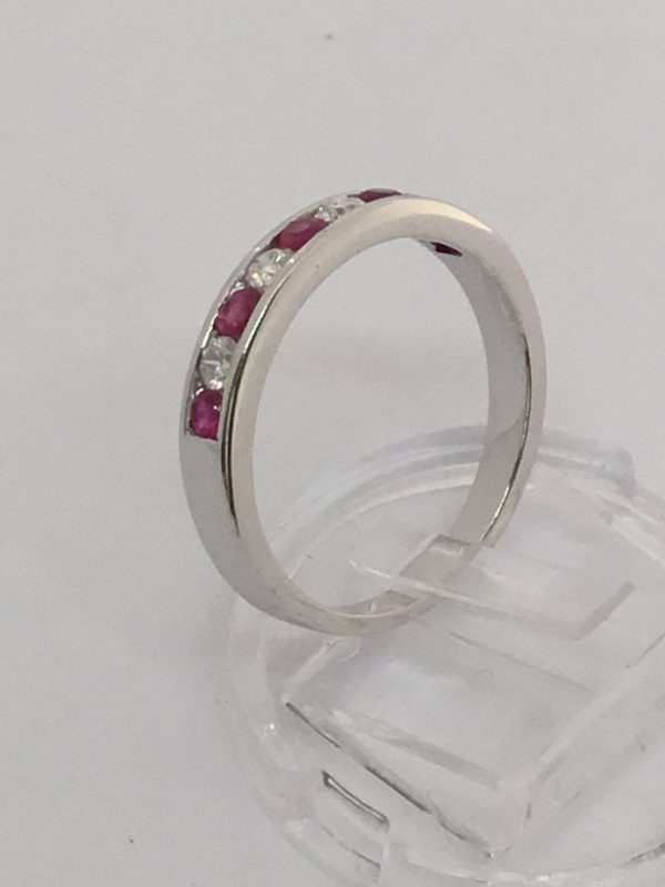 18ct Ruby & Diamond 9 Stone Eternity Style Ring - Image 4