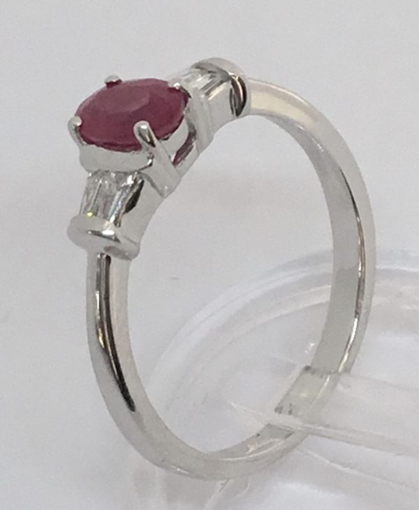 18ct Ruby & Diamond Tapered Baguette Ring - Image 3