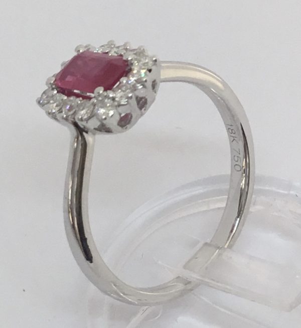 18ct Ruby & Diamond Cluster Ring - Image 5