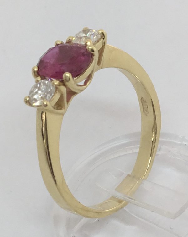 18ct Fine Ruby & Diamond 3 Stone Ring - Image 3