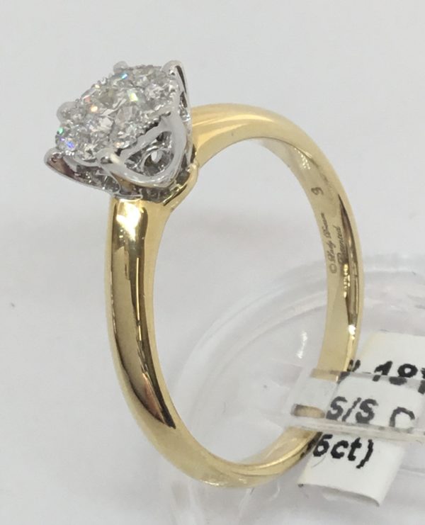 18ct Gold Diamond Cluster (Solitaire Look) Ring 0.35ct - Image 2