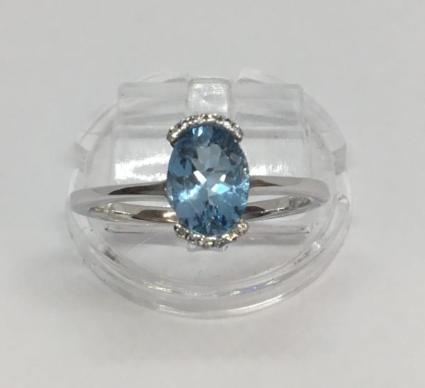 18ct Blue Topaz & Diamond Ring