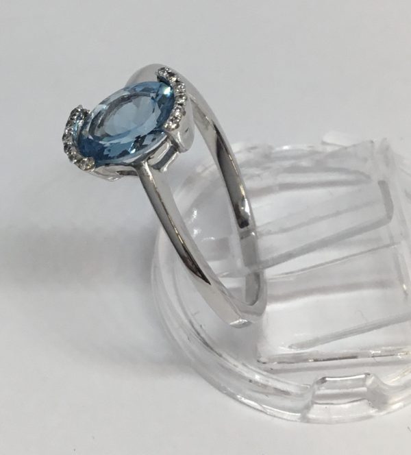 18ct Blue Topaz & Diamond Ring - Image 2