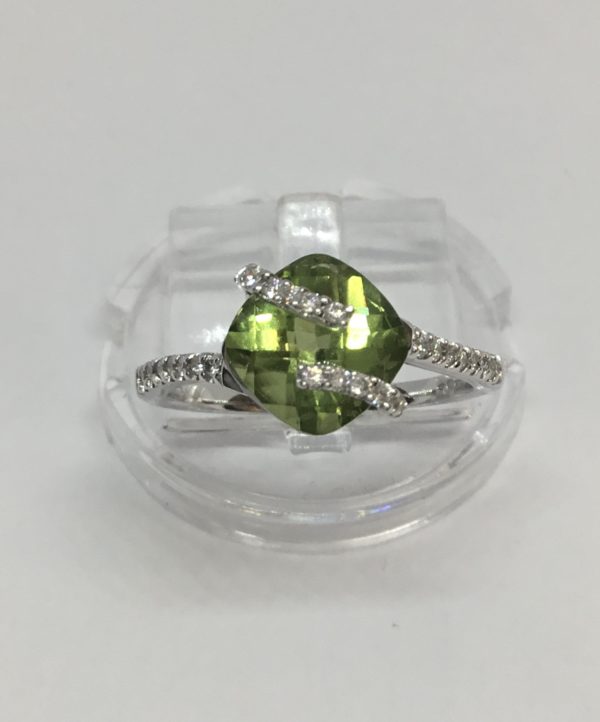 18ct Peridot & Diamond Ring