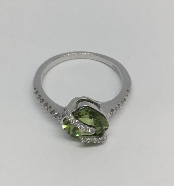 18ct Peridot & Diamond Ring - Image 3