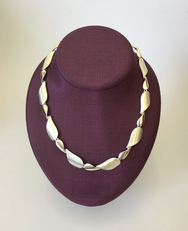Fancy Silver Satin & Polished Twisted Collar