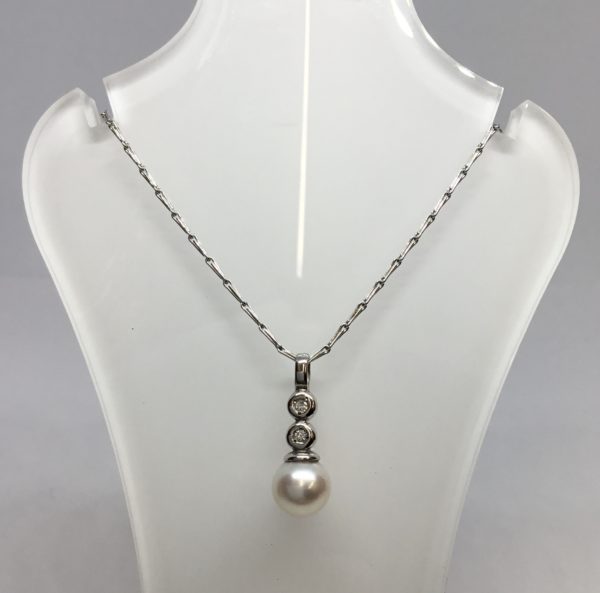 9ct White Gold Pearl & Diamond Drop Pendant - Image 3
