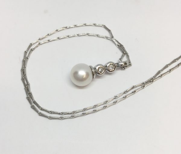 9ct White Gold Pearl & Diamond Drop Pendant