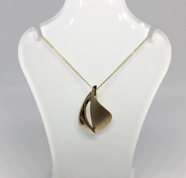 9ct Yellow Fancy Gold Sail Pendant - Image 2