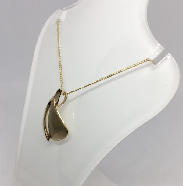 9ct Yellow Fancy Gold Sail Pendant - Image 3