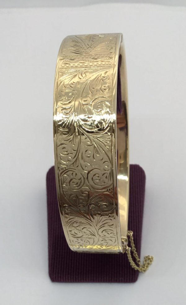 Pre Owned 9ct Yellow Gold Fully Engraved Bangle 1939 - Image 2
