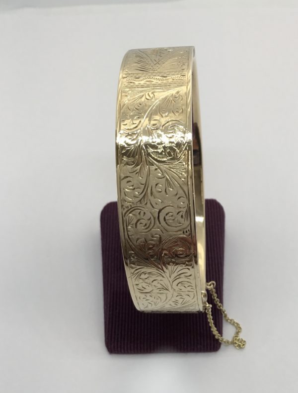 Pre Owned 9ct Yellow Gold Fully Engraved Bangle 1939