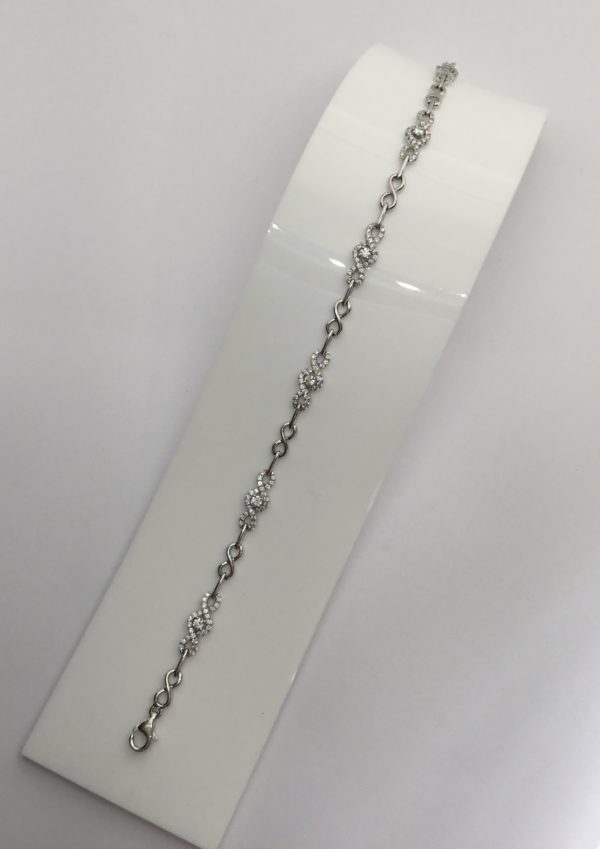18ct Fancy Figure of Eight Diamond Set Bracelet 1.04ct - Image 2