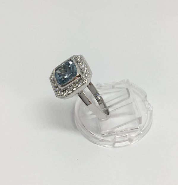 18ct Aquamarine & Diamond Cluster Ring - Image 2