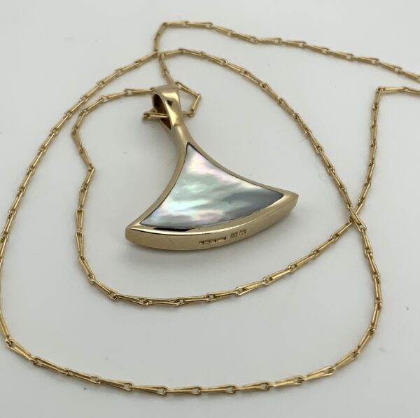 Handmade 9ct Lapis Lazuli & White Mother of Pearl Reversible Pendant - Image 6