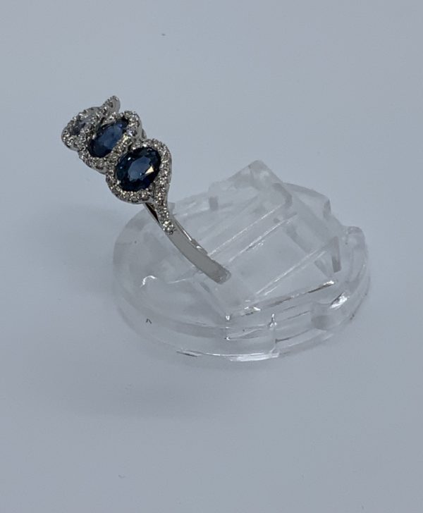 18ct White Gold Sapphire & Diamond 3 Stone Ring - Image 2