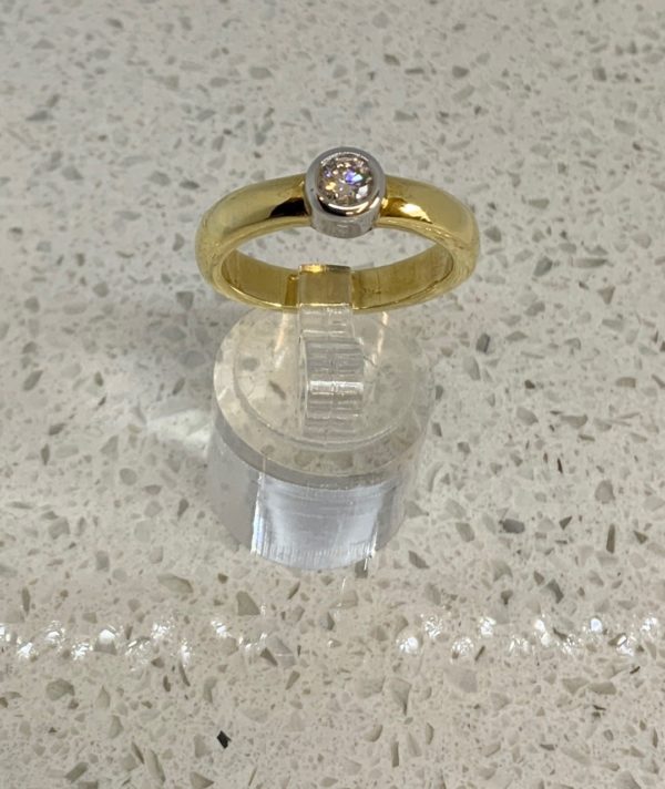 Pre-Owned 18ct Single Stone Diamond Ring - Image 4