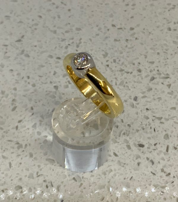Pre-Owned 18ct Single Stone Diamond Ring - Image 2
