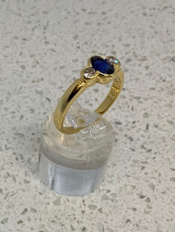 Pre Owned 18ct Gold Sapphire & Diamond Ring - Image 4