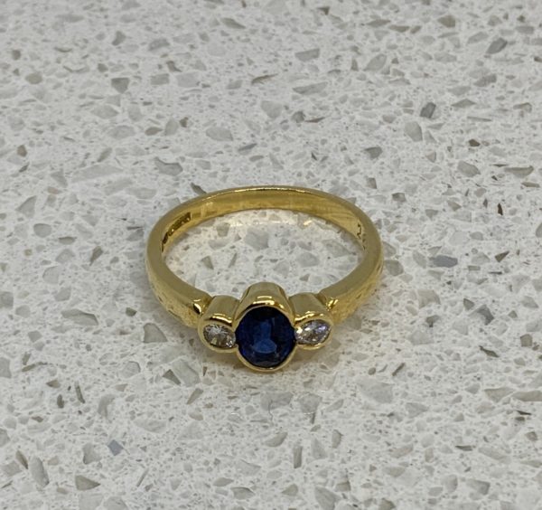 Pre Owned 18ct Gold Sapphire & Diamond Ring - Image 2