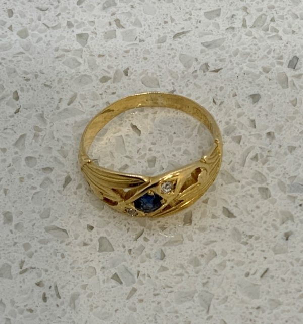 Pre Owned 9ct Yellow Gold Sapphire  and Diamond Ring - Image 2