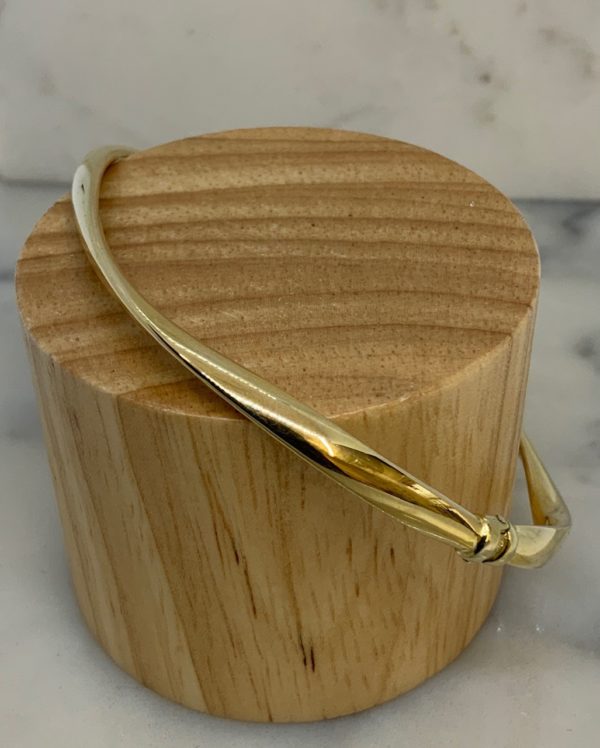 9ct gold, Pre-Owned Wavy Bangle - Image 3