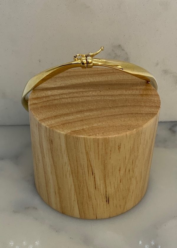9ct gold, Pre-Owned Wavy Bangle - Image 4