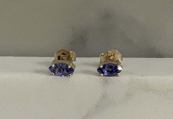 9ct Yellow Gold Tanzanite studs