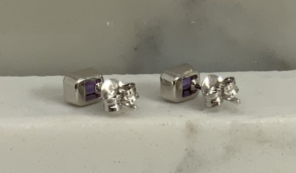 9ct White Gold Ameythst Studs - Image 3