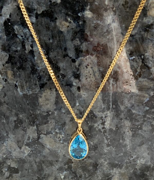 9ct Gold Blue Topaz Pendant