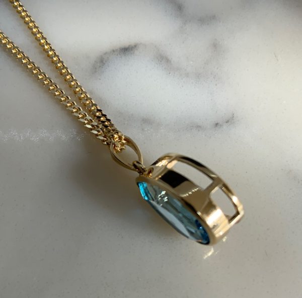 9ct Gold Blue Topaz Pendant - Image 3