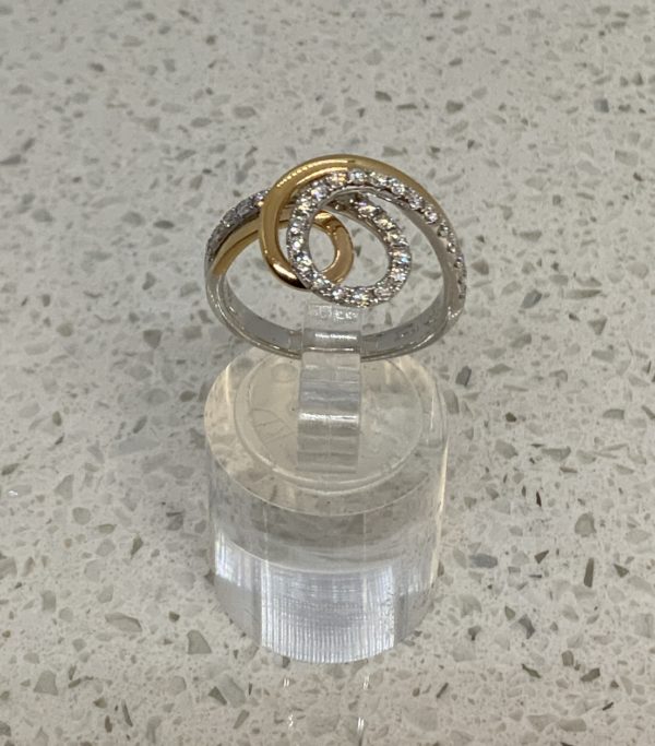 18ct Gold Two Colour Gold Diamond Dress Ring