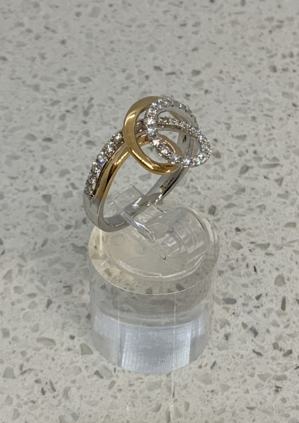 18ct Gold Two Colour Gold Diamond Dress Ring - Image 3