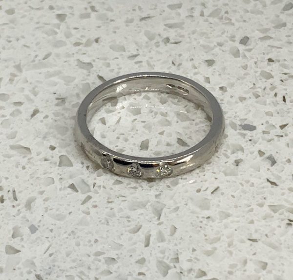Pre-Owned 18ct  Diamond Set Wedding ring - Image 4