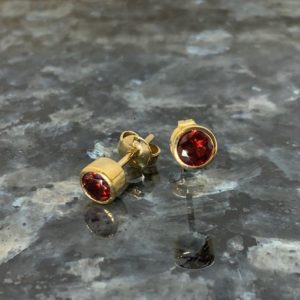 9ct Yellow Gold Round Garnet Rubover Studs