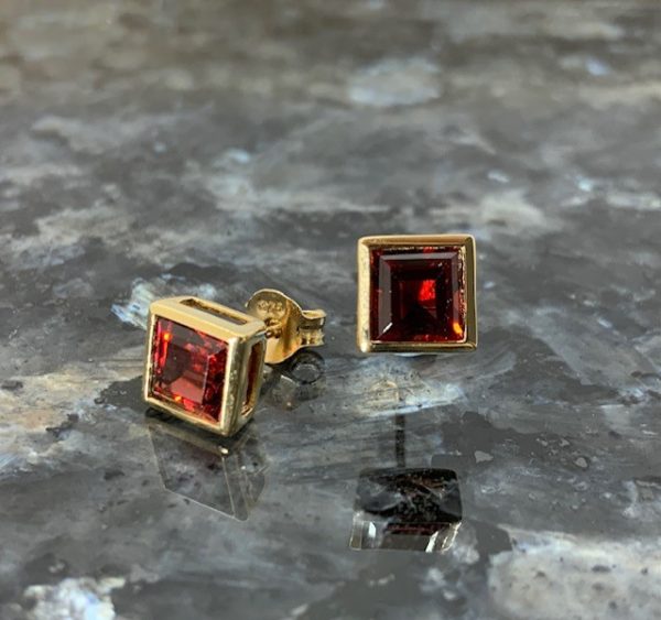 9ct Yellow Gold Square Garnet Rubover Studs
